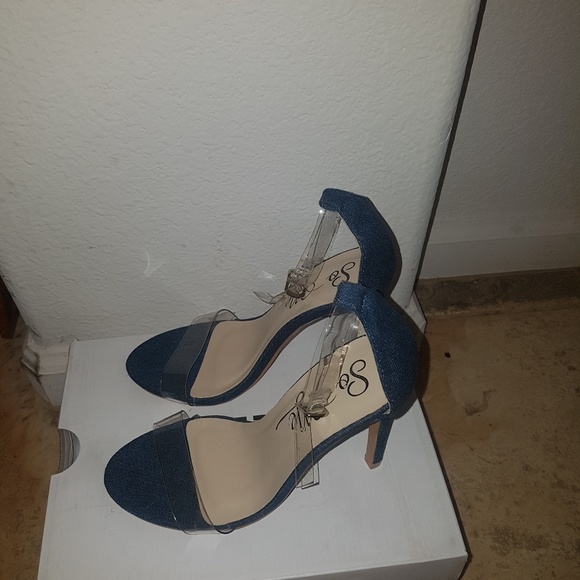 Shoes - Picture 3 of 4